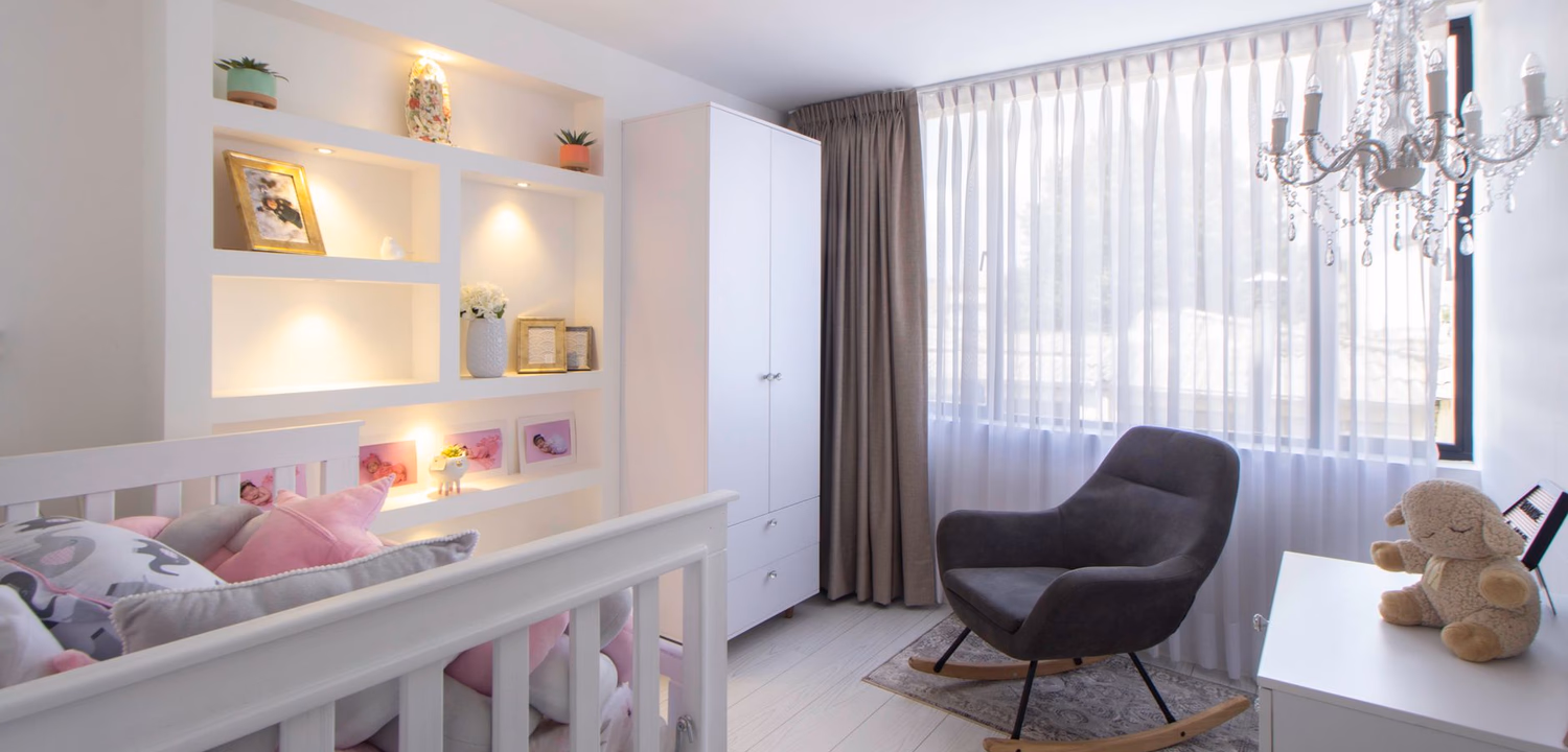 Fotel do karmienia: uszak, bujany czy z podnóżkiem?