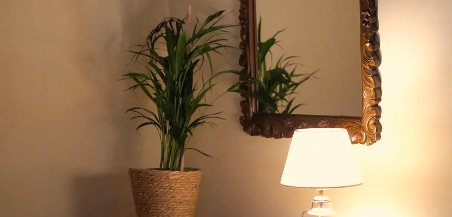 Jak oświetlenie w architekturze wnętrz zmienia meble?